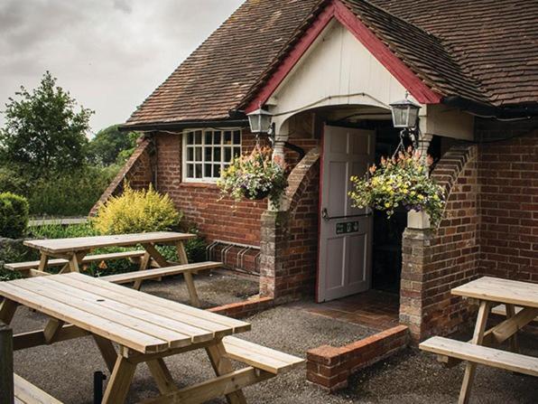 The Walhampton Arms Bed & Breakfast Lymington Exterior photo